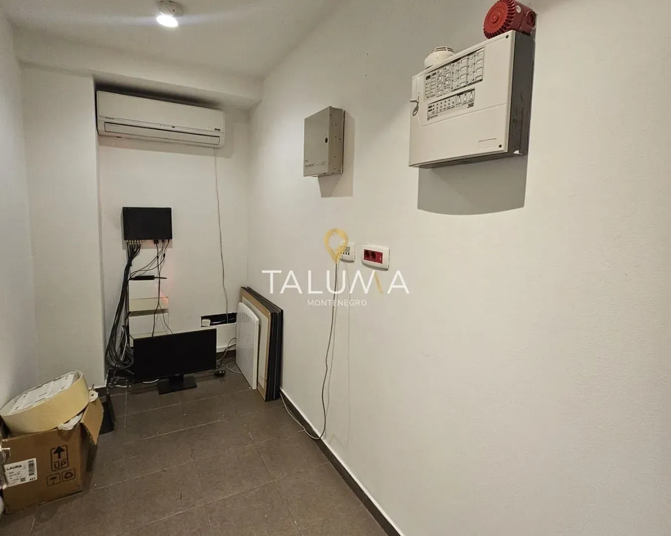 Rent, office space, 180m², City Kvart, Podgorica