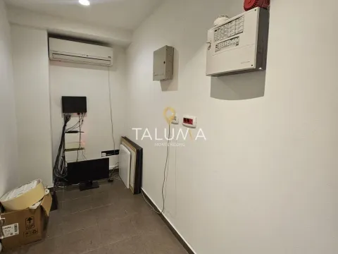 Rent, office space, 180m², City Kvart, Podgorica - image 9