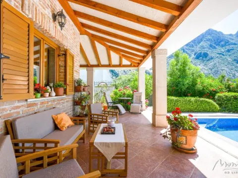 Sale, house, 305m², Orahovac, Kotor - image 8