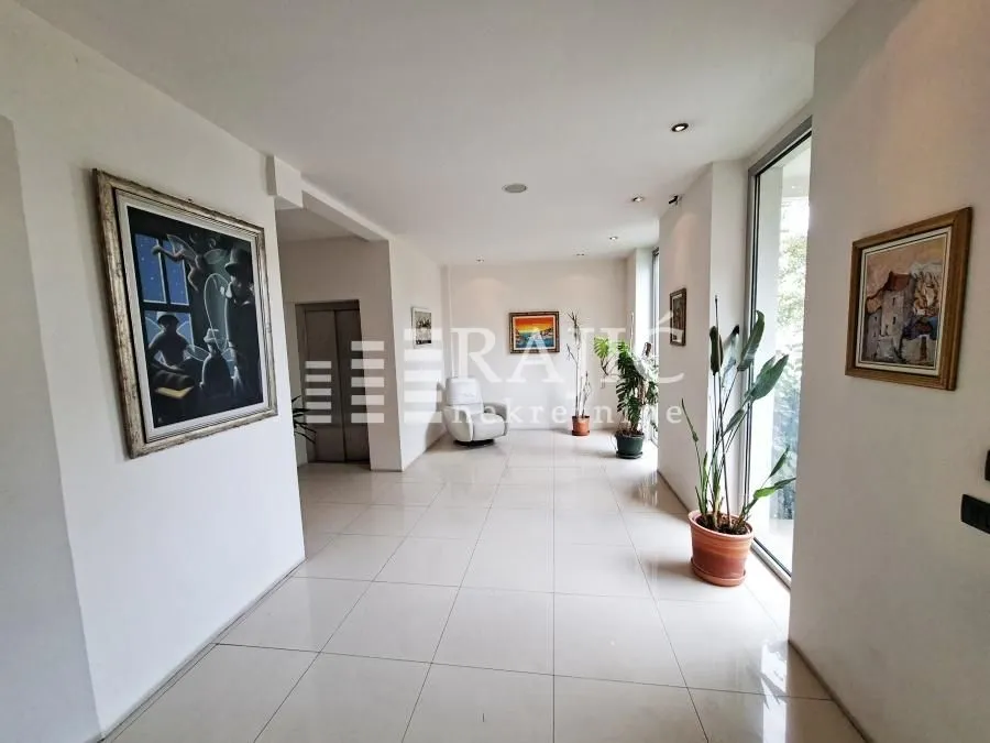 Rent, office space, 170m², Kalenić Pijaca, Vračar Sve Podlokacije