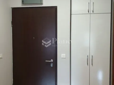 Izdavanje, jednosoban stan, 52m², City Kvart, Podgorica - image 10