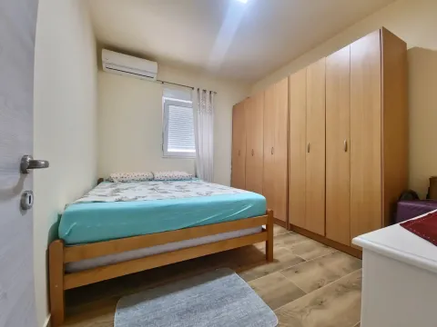 Rent, one bedroom apartment, 45m², Budva, Crna Gora - image 7