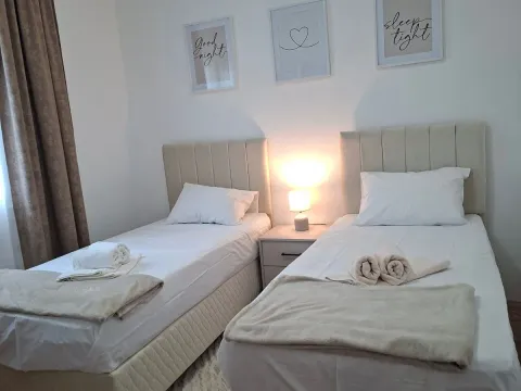Izdavanje, dvosoban stan, 75m², Škaljari, Kotor - image 6