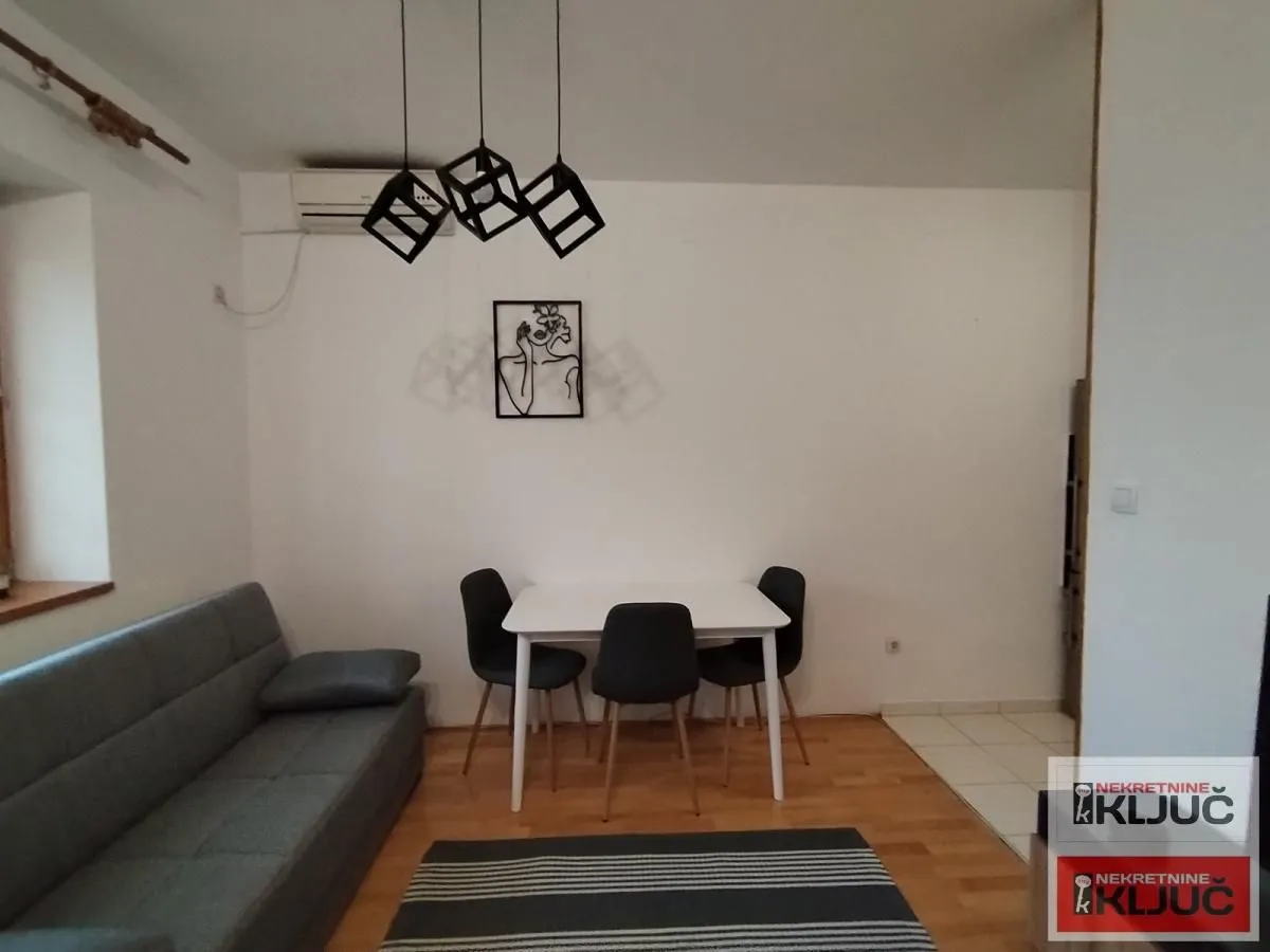 Prodaja, dvosoban stan, 42m², Centar, Novi Sad