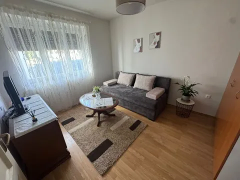 Izdavanje, kuća, 23m², Dalmatinska ulica, Podgorica - image 5