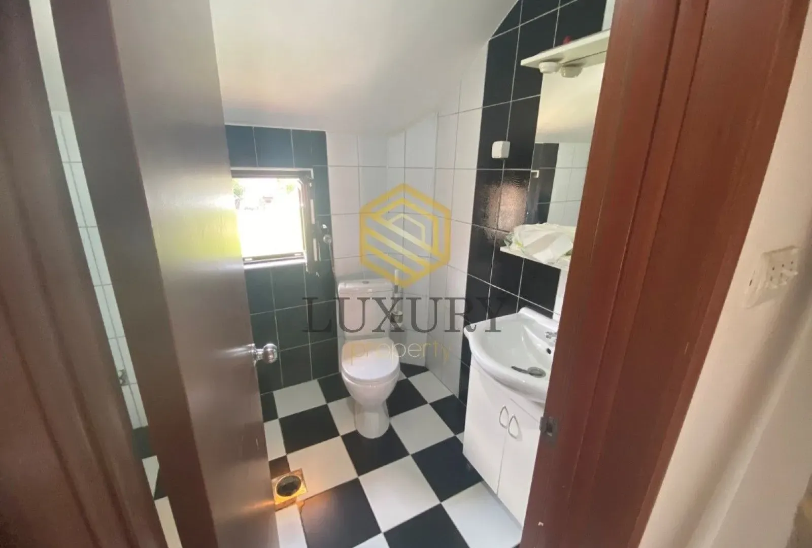 Izdavanje, dvosoban stan, 85m², Zagorič, Podgorica