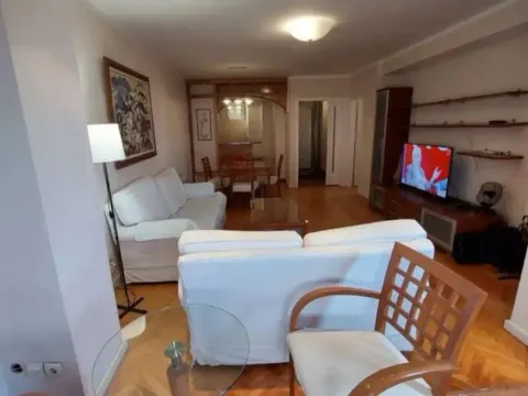 Izdavanje, trosoban stan, 84m², Autobuska stanica, Podgorica - image 2