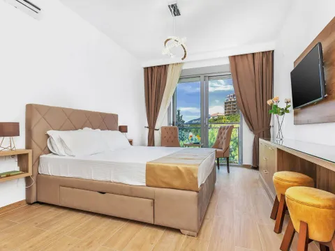 Rent, studio apartment, 26m², Bečići, Budva - image 3