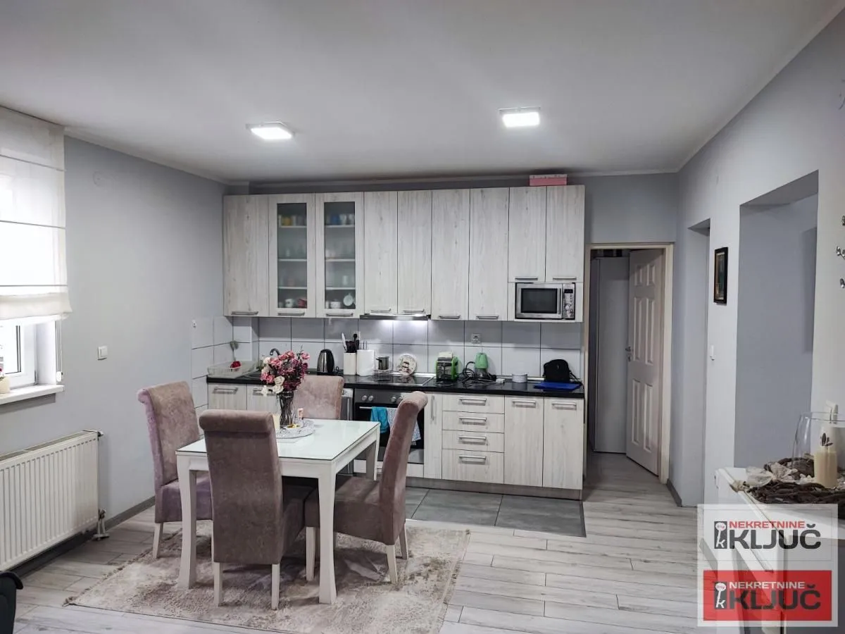 Prodaja, trosoban stan, 68m², Vidovdansko naselje, Novi Sad Sve Podlokacije