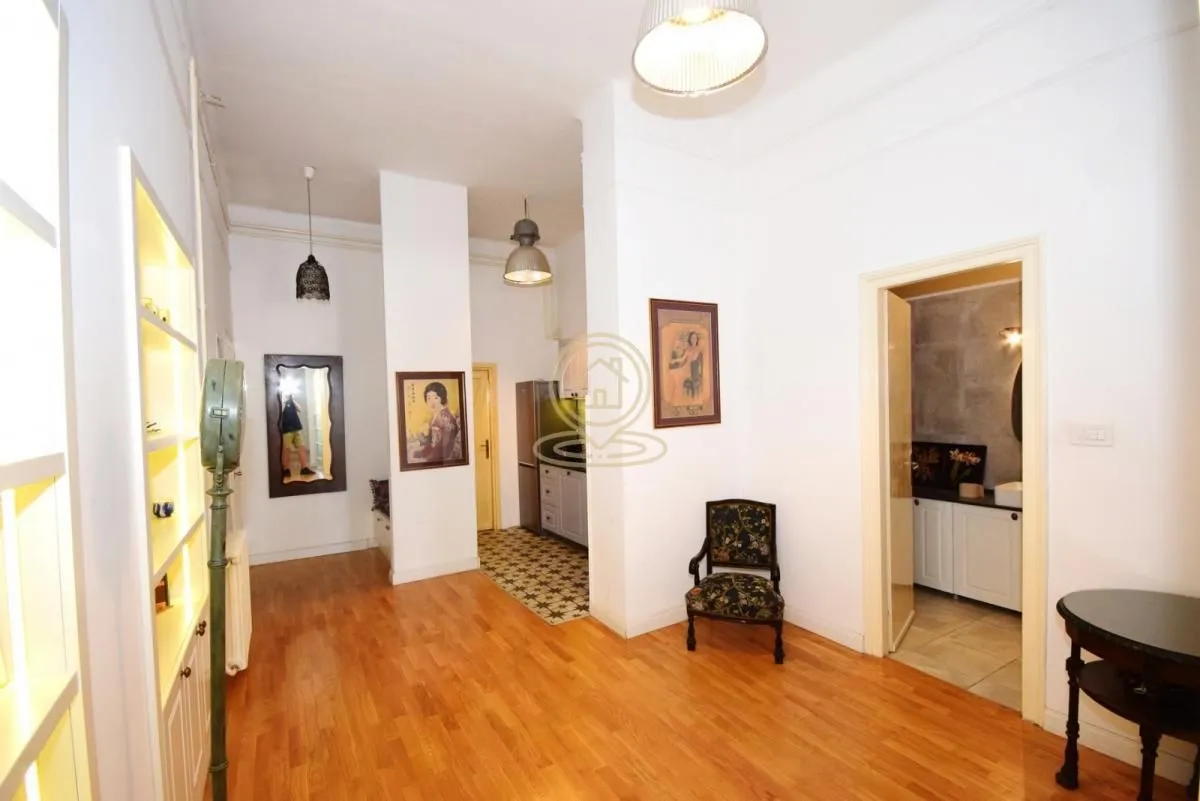 Izdavanje, trosoban stan, 76m², Stari Grad, Beograd