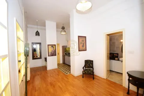 Izdavanje, trosoban stan, 76m², Stari Grad, Beograd - image 11