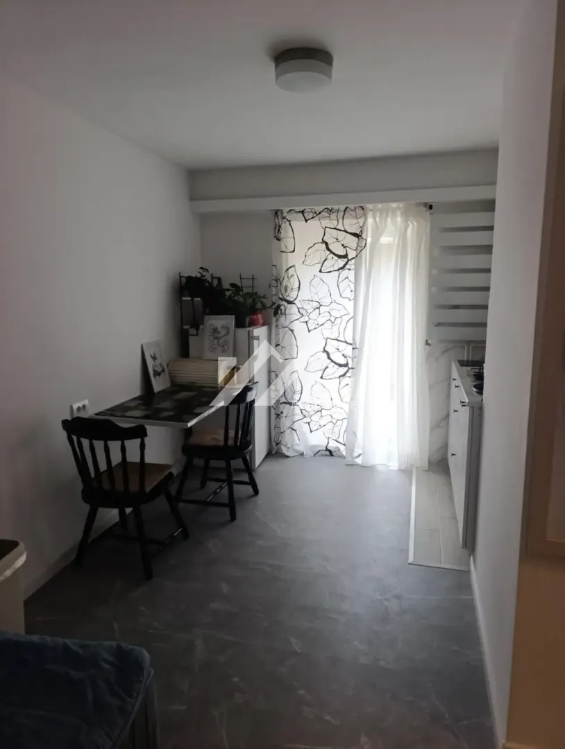 Izdavanje, dvosoban stan, 42m², Centar, Novi Sad