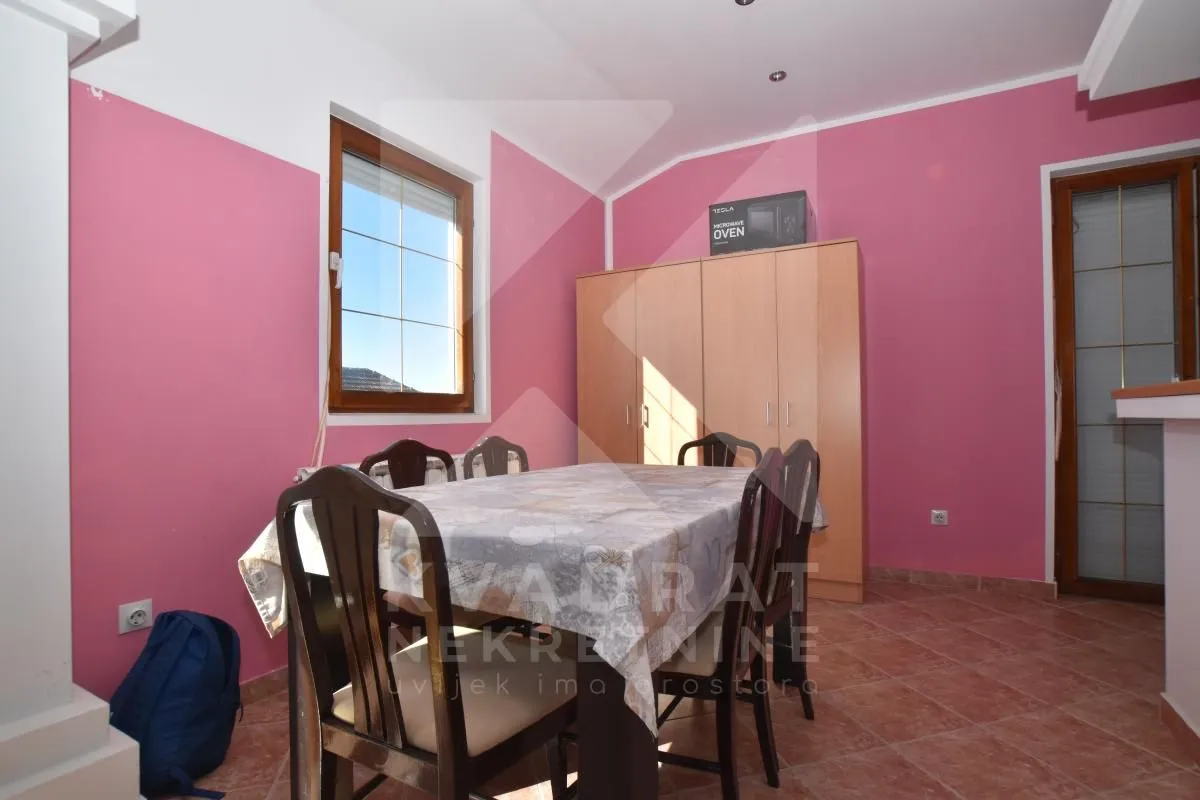Izdavanje, petosoban stan, 120m², Zlatica, Podgorica