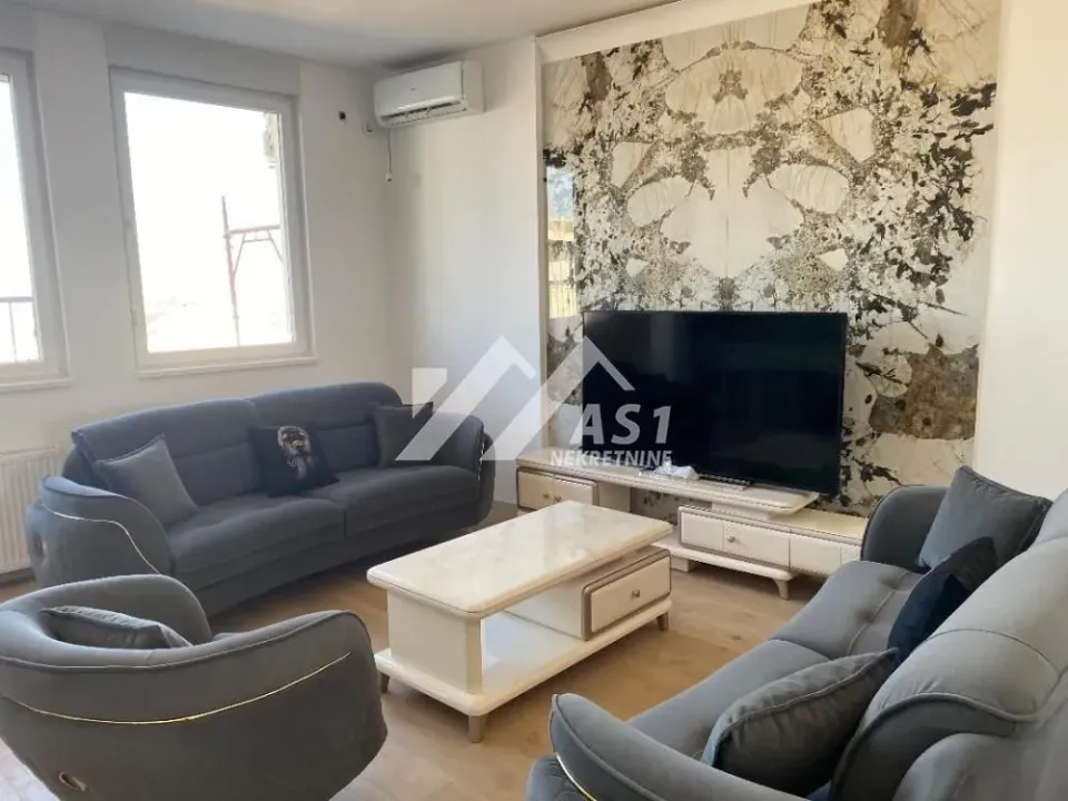Izdavanje, trosoban stan, 90m², Salajka, Novi Sad Sve Podlokacije