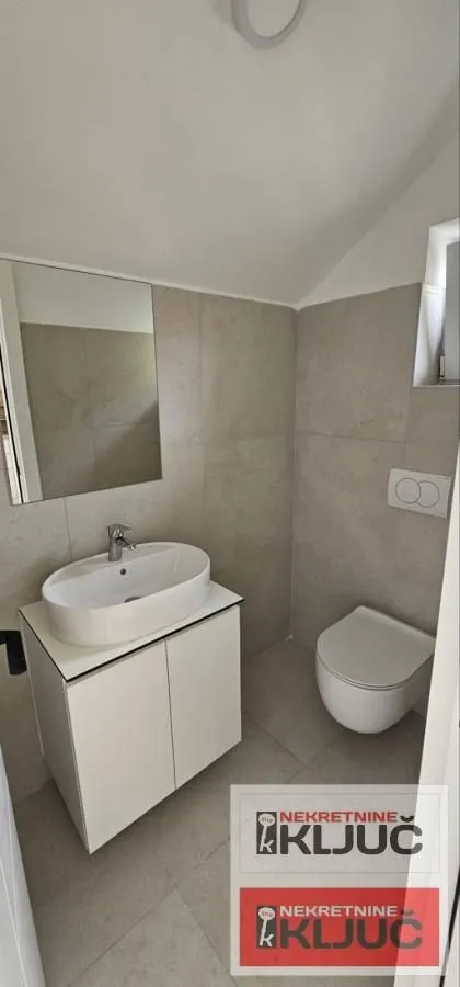 Izdavanje, dvosoban stan, 78m², Centar, Novi Sad