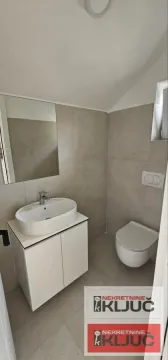 Izdavanje, dvosoban stan, 78m², Centar, Novi Sad - image 13