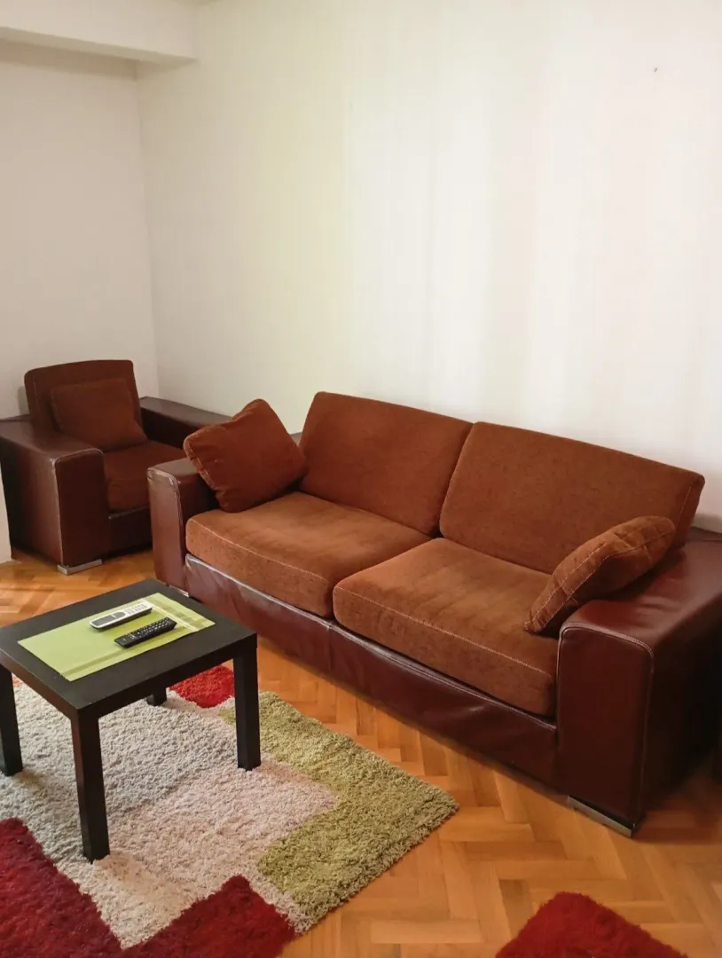 Izdavanje, jednosoban stan, 40m², Blok 6, Podgorica