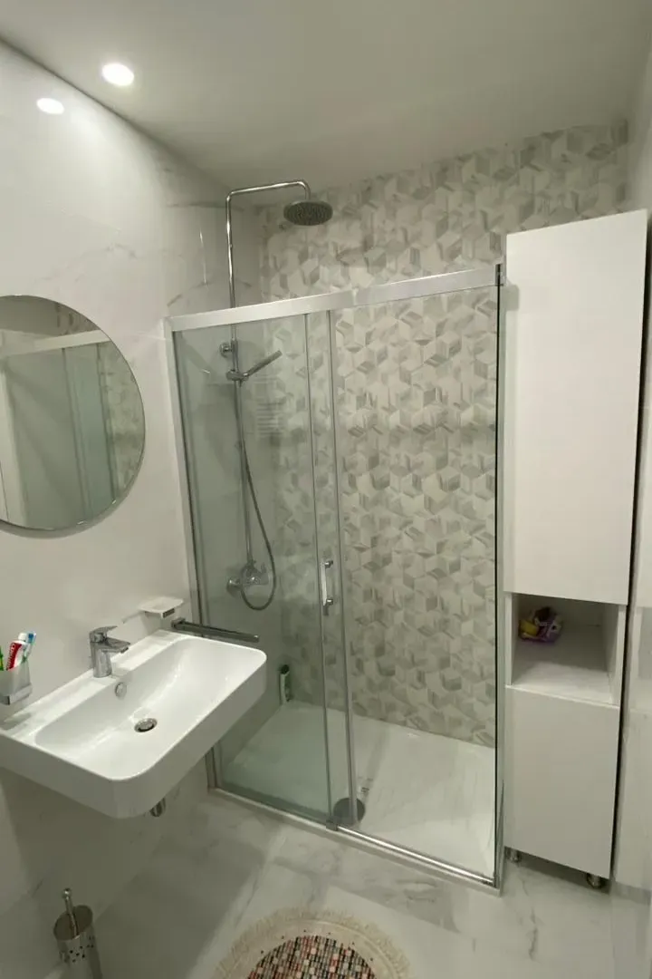 Izdavanje, trosoban stan, 47m², Central Point, Podgorica