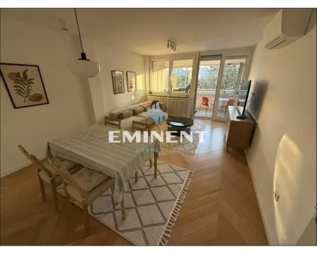 Living room with dining area and access to the terrace. - image 3