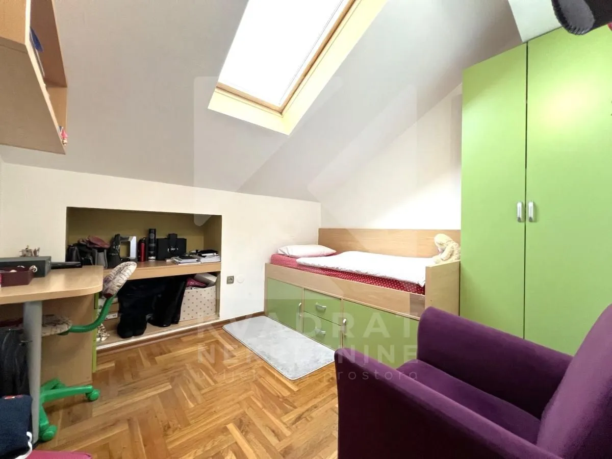 Prodaja, četvorosoban stan, 121m², Krivi Most, Podgorica