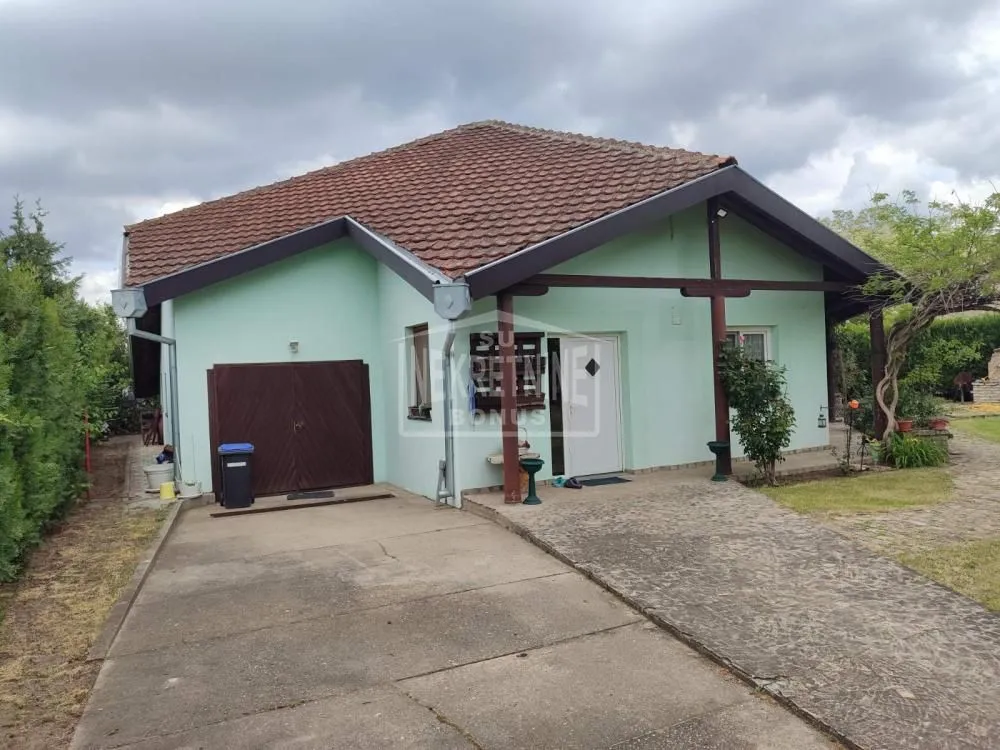 Prodaja, kuća, 232m², Makova Sedmica, Subotica