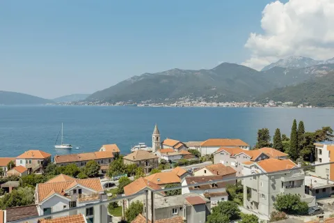 Rent, three bedroom apartment, 149m², Donja Lastva, Tivat - image 2
