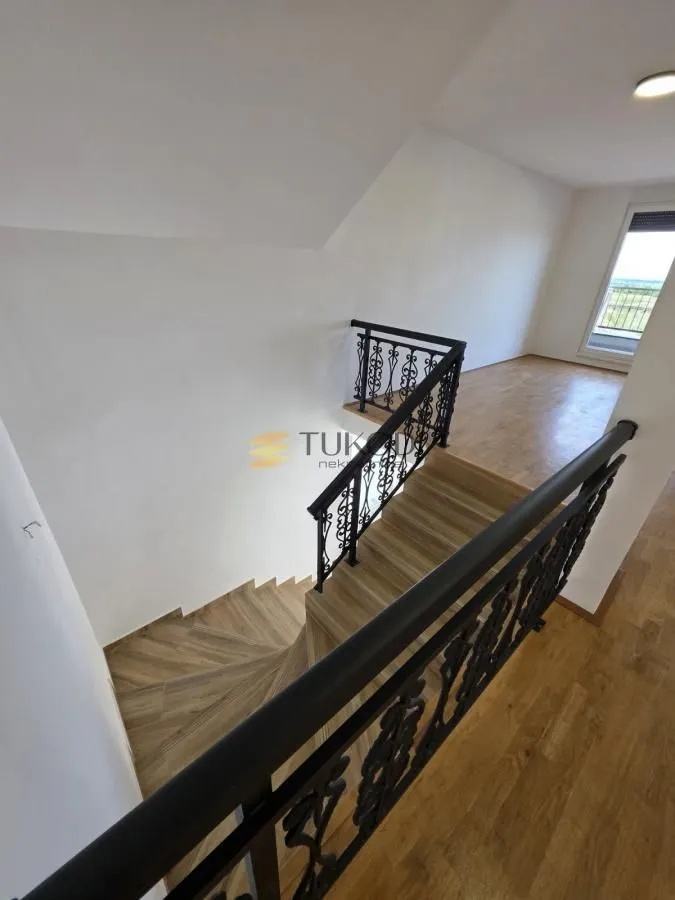 Prodaja, trosoban stan, 80m², Mišeluk, Petrovaradin