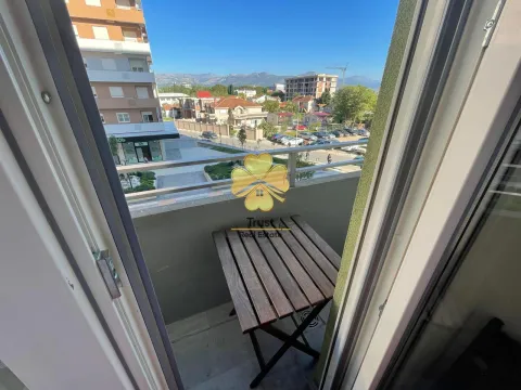 Izdavanje, jednosoban stan, 45m², City Kvart, Podgorica - image 12