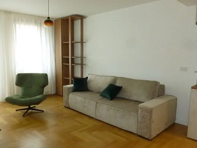 Izdavanje, trosoban stan, 77m², Stari grad, Novi Sad