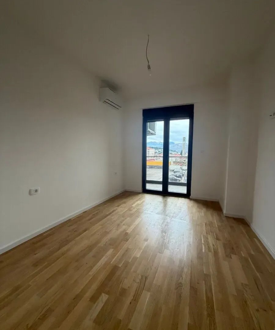 Prodaja, trosoban stan, 83m², Stari Aerodrom, Podgorica