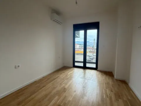 Prodaja, trosoban stan, 83m², Stari Aerodrom, Podgorica - image 11