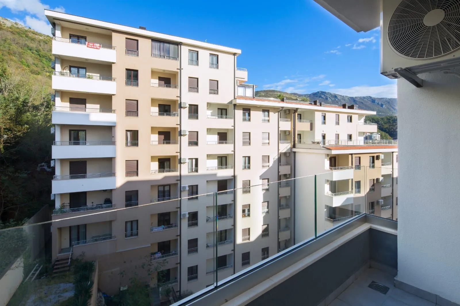 Sale, two bedroom apartment, 55m², Bečići, Budva