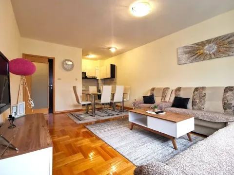 Izdavanje, stan, 120m2, Gorica C, Podgorica Izdavanje, stan, 120m2, Gorica C, Podgorica