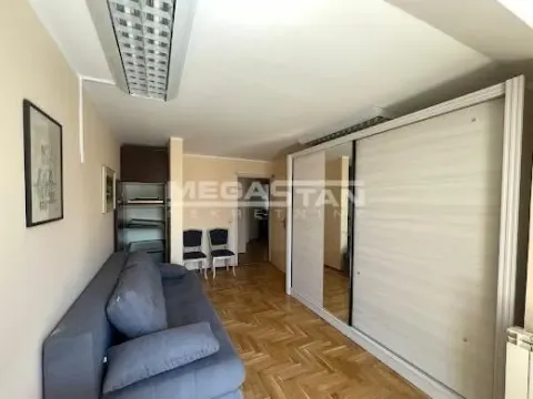 Izdavanje, četvorosoban stan, 93m², Vračar Hram, Vračar Sve Podlokacije - image 7