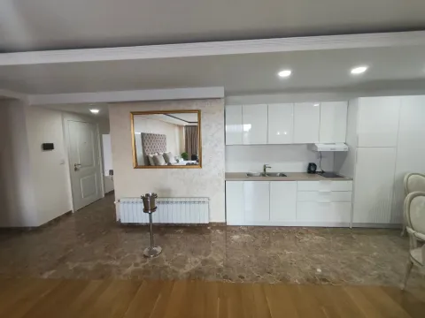 Prodaja, dvosoban stan, 184m², Centar, Loznica - image 3