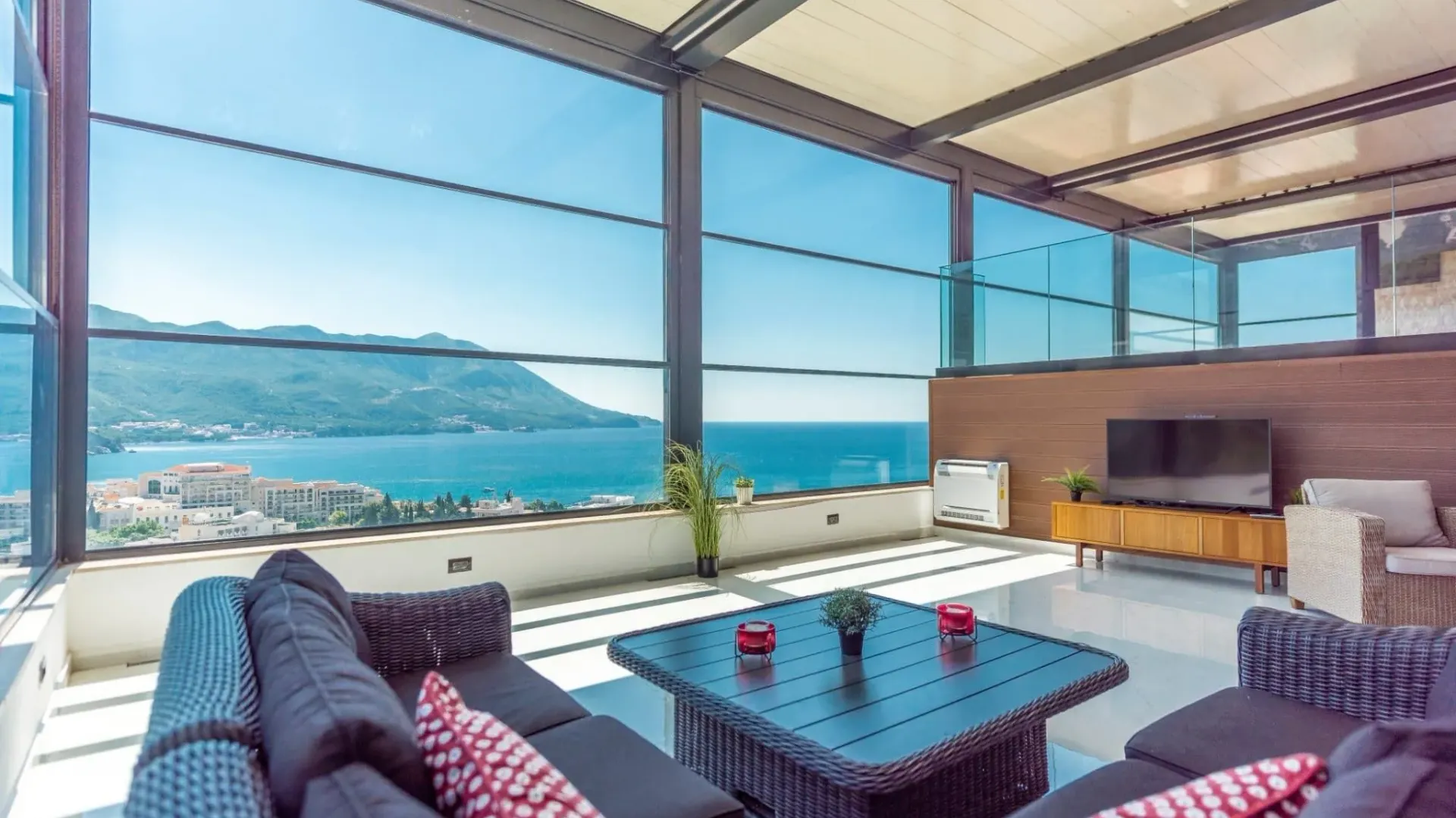 Sale, five bedroom apartment, 300m², Bečići, Budva