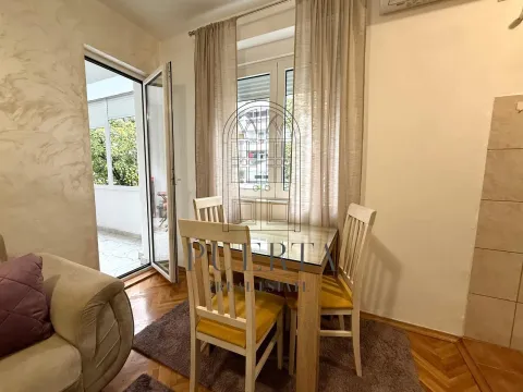 Izdavanje, jednosoban stan, 40m², Centar, Podgorica - image 6