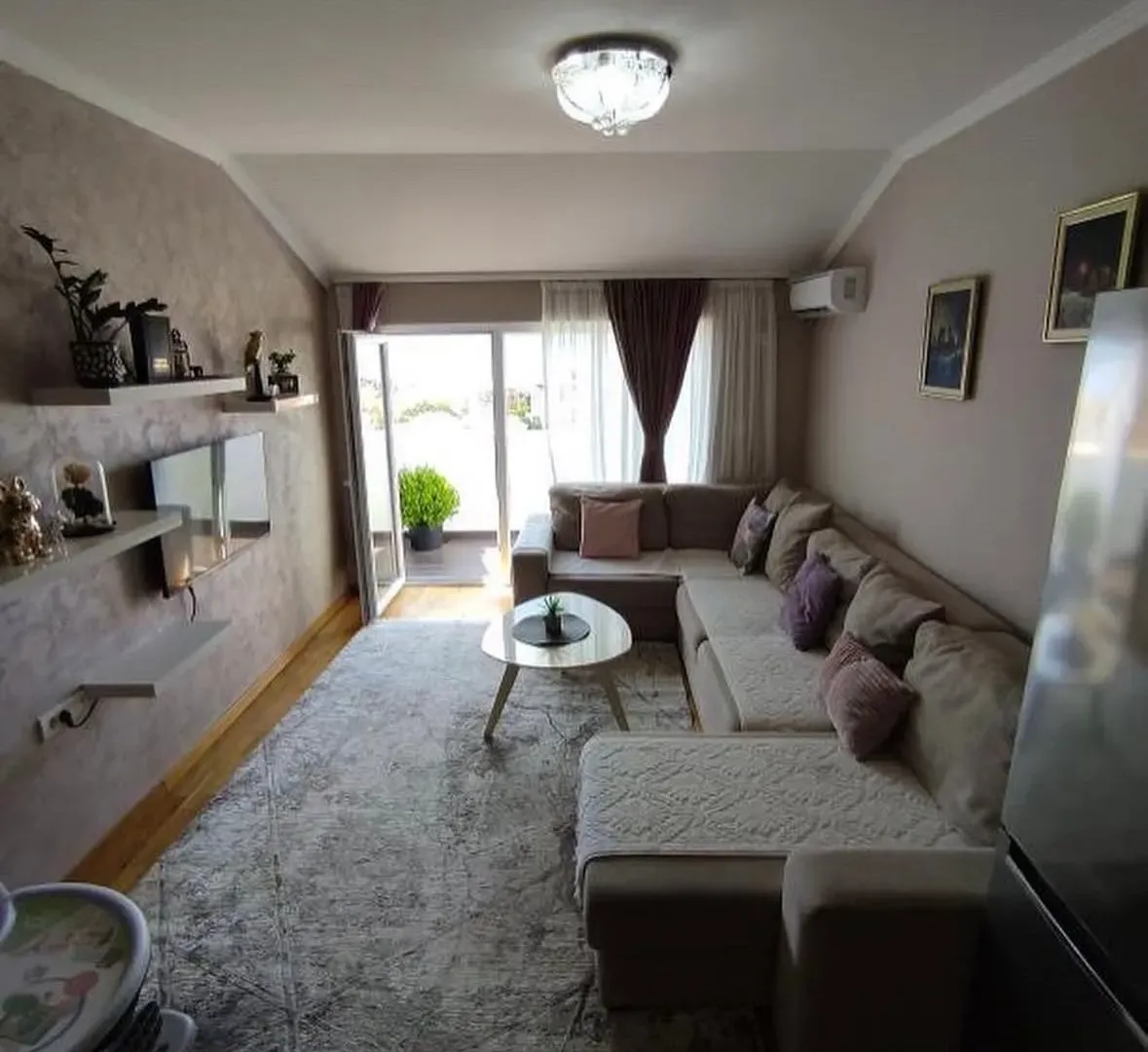 Izdavanje, jednosoban stan, 50m², Kalimanj, Tivat