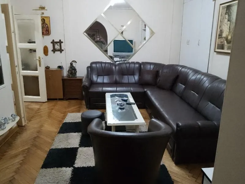 Izdavanje, dvosoban stan, 61m², Slavija, Vračar Sve Podlokacije
