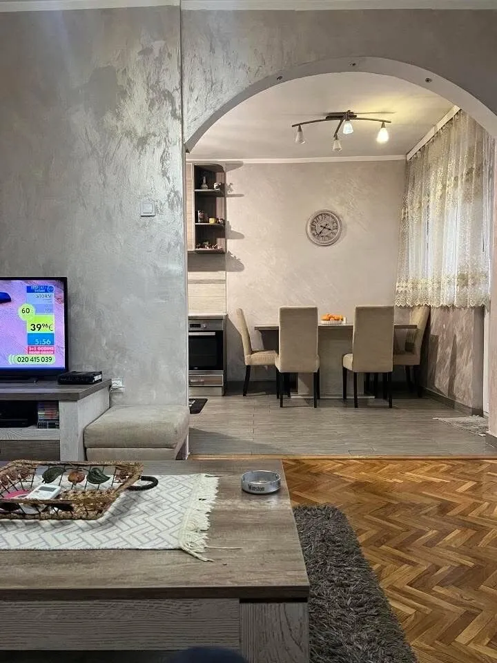 Izdavanje, dvosoban stan, 100m², Pejton, Podgorica