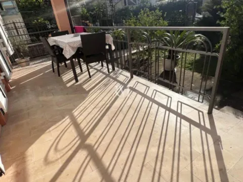 Izdavanje, trosoban stan, 144m², Centar, Tivat - image 7