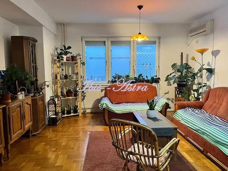 Izdavanje, trosoban stan, 70m², Đeram Pijaca, Beograd