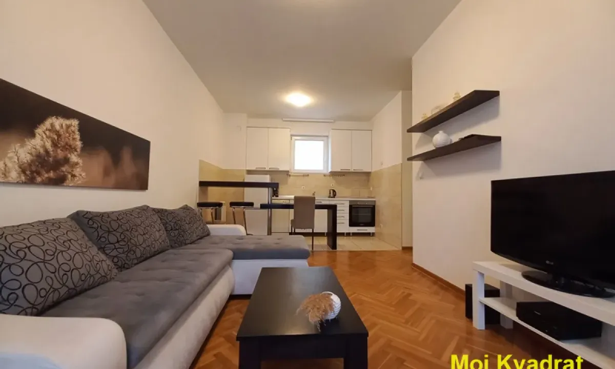 Izdavanje, dvosoban stan, 56m², Đeram Pijaca, Beograd