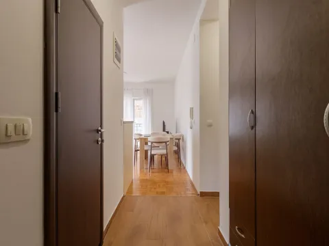 Rent, one bedroom apartment, 53m², Dumidran, Tivat - image 10