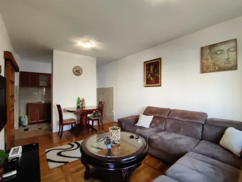 Izdavanje, dvosoban stan, 64m², Stari Aerodrom, Podgorica - image 3