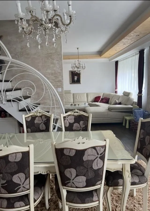 Prodaja, četvorosoban stan, 132m², Novo naselje, Novi Sad