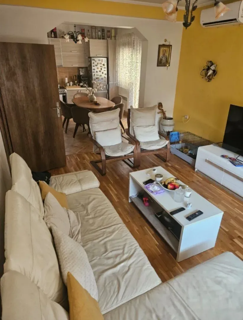 Izdavanje, dvosoban stan, 70m², Tivat, Crna Gora