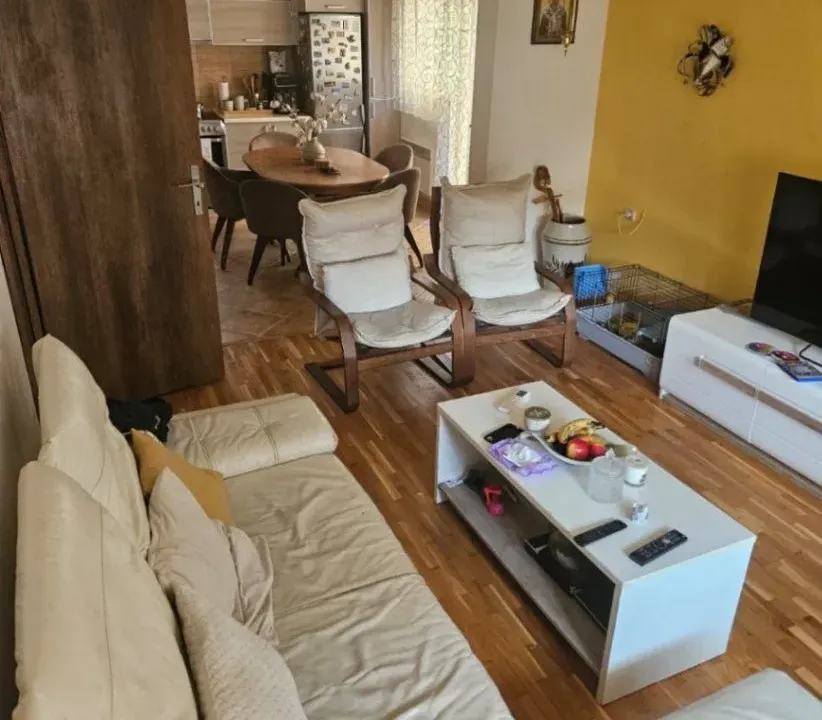 Izdavanje, dvosoban stan, 70m², Tivat, Crna Gora