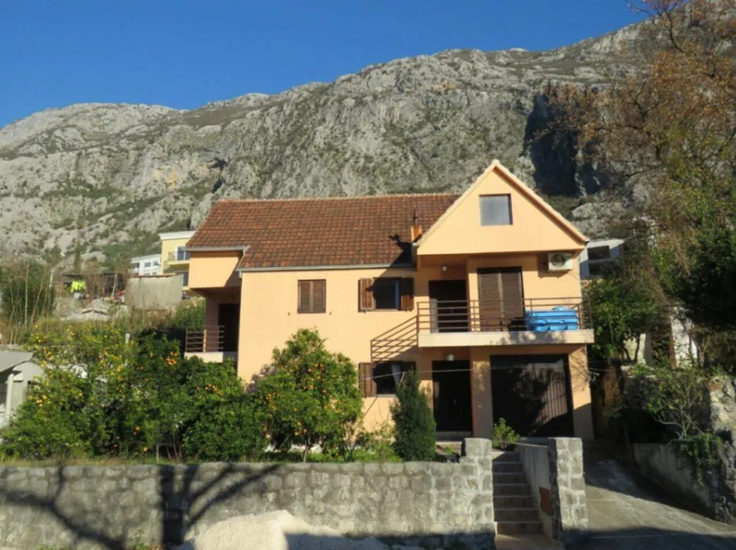 Sale, house, 250000m², Dobrota, Kotor