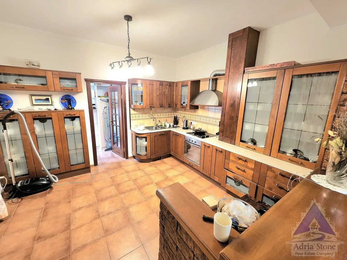 Prodaja, kuća, 1500m², Škaljari, Kotor